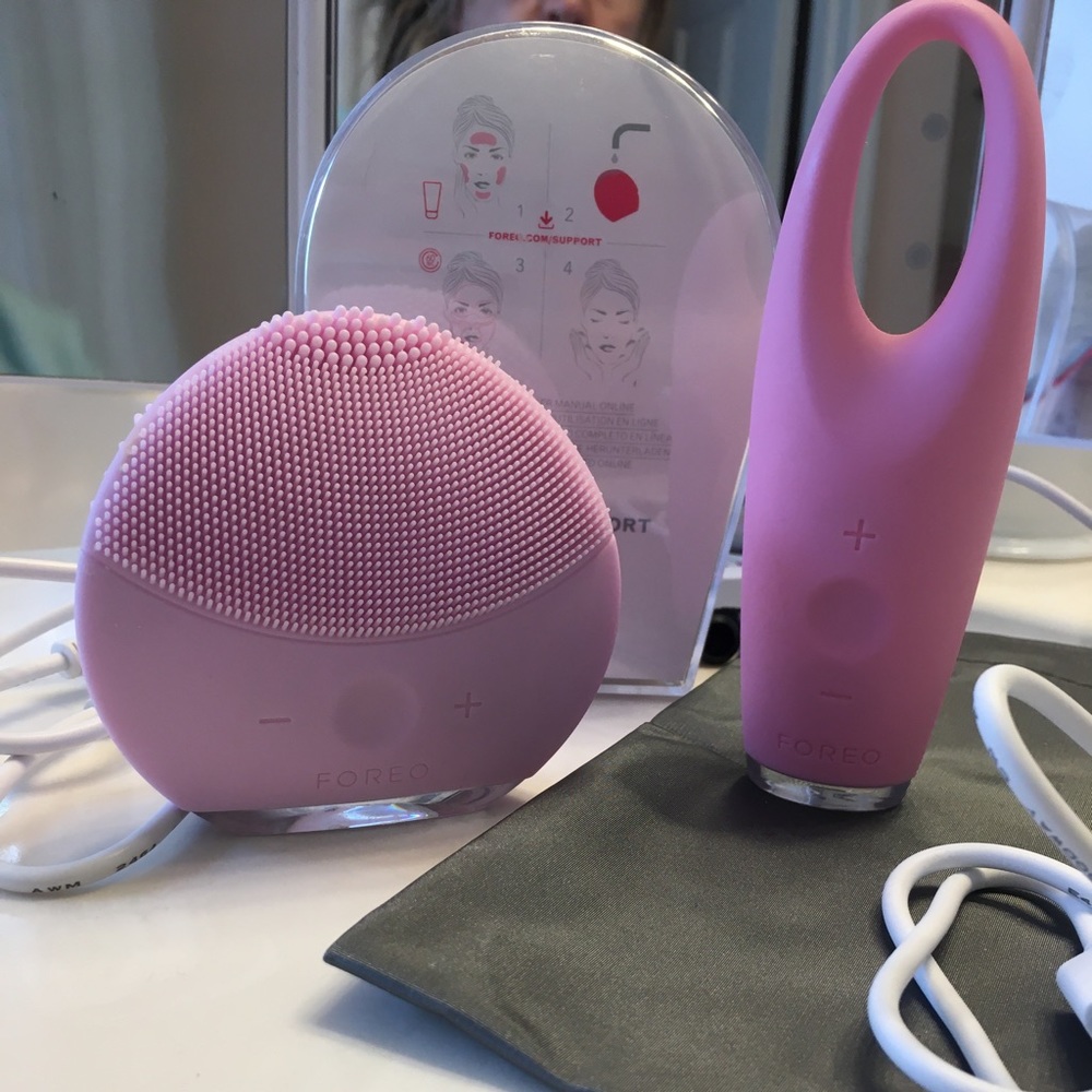 Partial Reposh: Foreo Luna Mini 2 face cleanser and Iris eye massager.